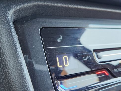 Used 2024 Volkswagen Tiguan SE image 14