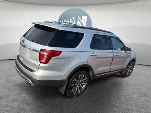 Used 2017 Ford Explorer Platinum image 3