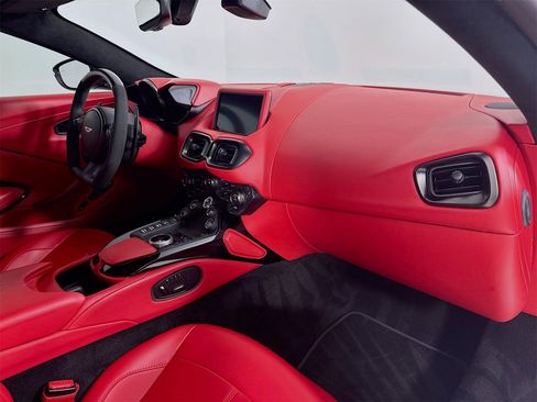 Used 2022 Aston Martin V8 Vantage image 24