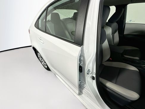 Used 2025 Toyota Corolla LE FWD image 27