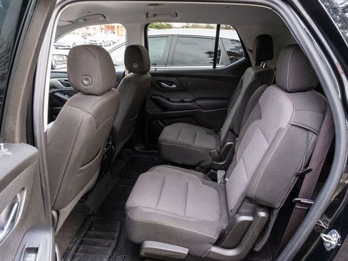 Used 2021 Chevrolet Traverse LT image 28