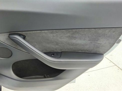 Used 2023 Tesla Model Y Performance image 27
