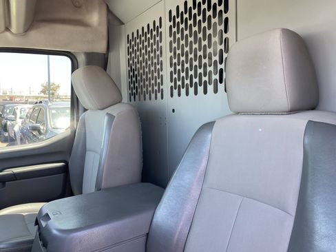 Used 2019 Nissan NV 2500 SV RWD image 17