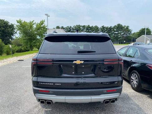 Used 2024 Chevrolet Traverse LT AWD/4WD image 9