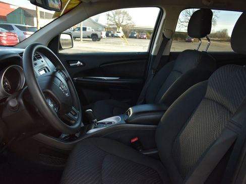 Used 2020 Dodge Journey SE image 16