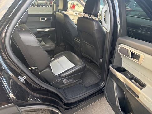 Used 2022 Ford Explorer XLT w/ Equipment Group 202A image 13