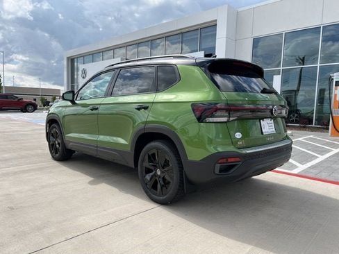 New 2025 Volkswagen Taos SE image 3