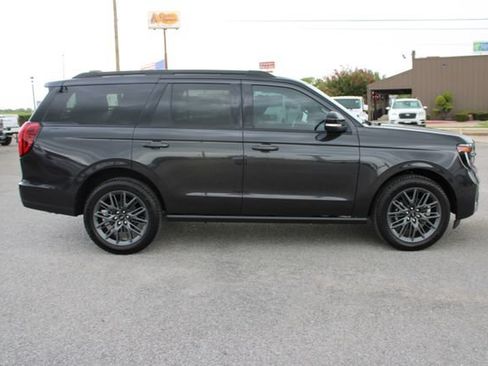 New 2027 Ford Expedition Platinum w/ Stealth Appearance Package AWD/4WD image 3