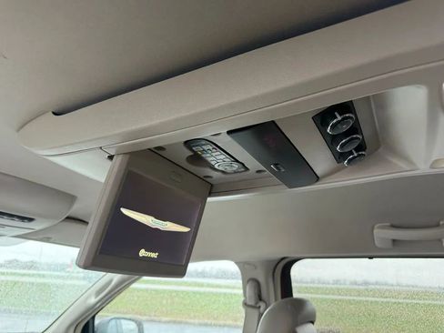 Used 2014 Chrysler Town & Country Touring-L w/ Driver Convenience Group image 14