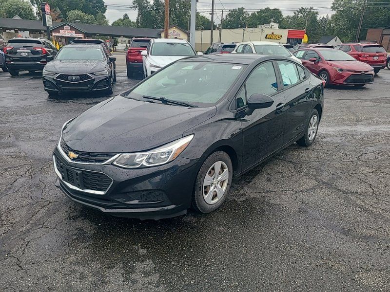 Used 2018 Chevrolet Cruze LS FWD image 2