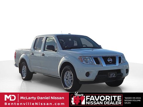Used 2017 Nissan Frontier SV image 1
