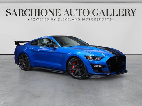 Used 2021 Ford Mustang Shelby GT500 w/ Carbon Fiber Track Pack RWD image 1