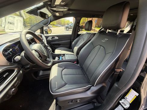 New 2026 Chrysler Pacifica Limited w/ S Appearance Package FWD image 15