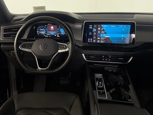 Used 2025 Volkswagen Atlas Cross Sport SE FWD image 15