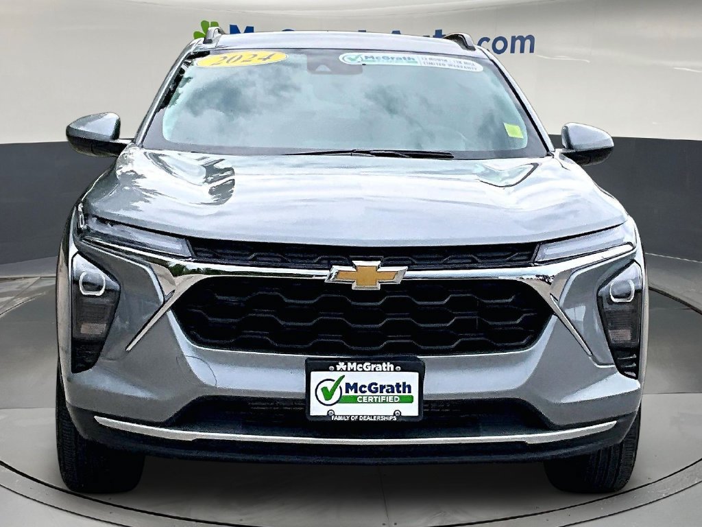 Used 2024 Chevrolet Trax LT w/ Driver Confidence Package FWD image 2