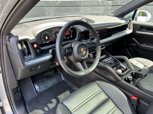 Certified 2026 Porsche Cayenne Coupe AWD/4WD image 4
