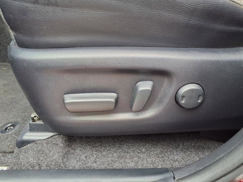 Used 2018 Toyota RAV4 Limited image 12