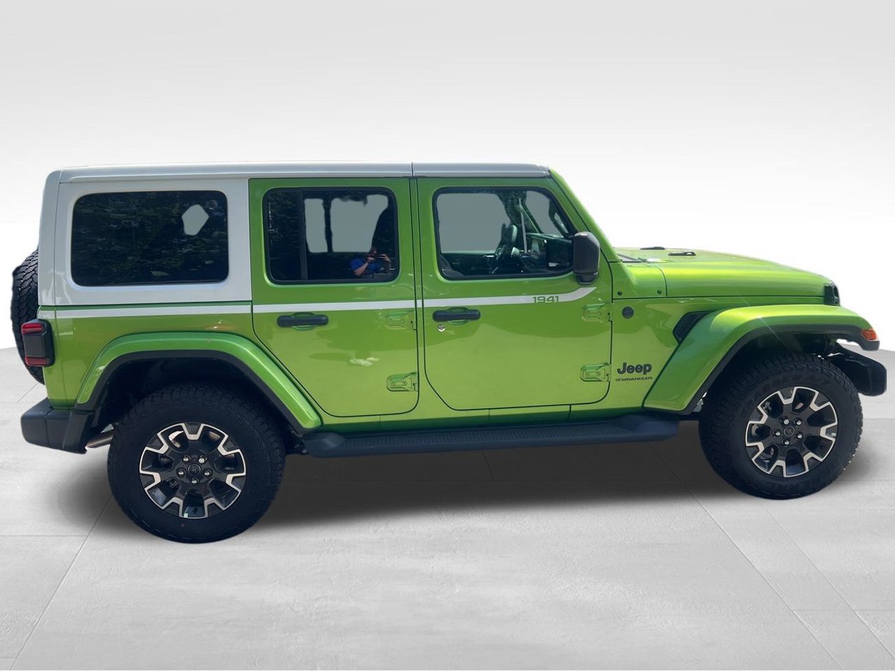New 2026 Jeep Wrangler Unlimited Sahara w/ Whitecap Package AWD/4WD image 7