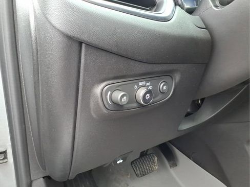 Used 2023 Chevrolet Equinox Premier image 23