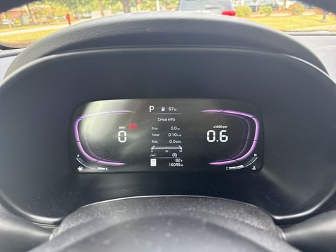 Used 2025 Kia Soul LX w/ LX Technology Package FWD image 21
