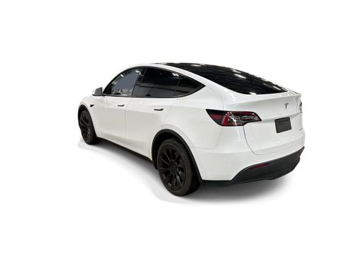 Certified 2023 Tesla Model Y Long Range AWD/4WD image 4