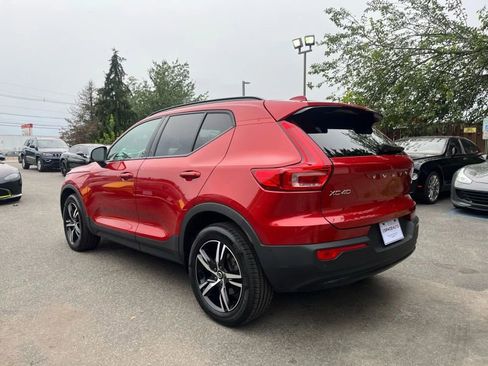 Used 2023 Volvo XC40 B5 Plus w/ Driver Assist Package image 4