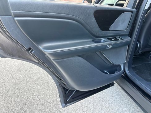 Used 2025 Lincoln Aviator AWD image 31