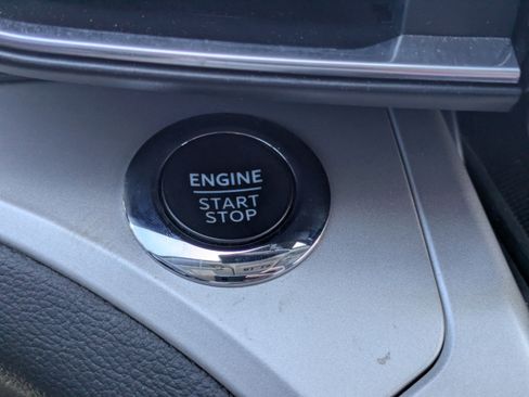 Used 2023 Ford Explorer XLT w/ Equipment Group 202A AWD/4WD image 31