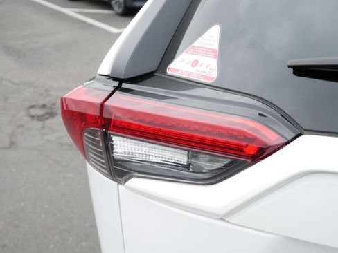 Certified 2025 Toyota RAV4 XLE AWD/4WD image 17