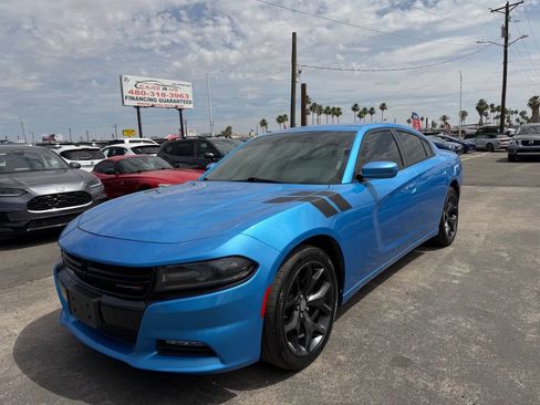 Used 2015 Dodge Charger SXT RWD image 3