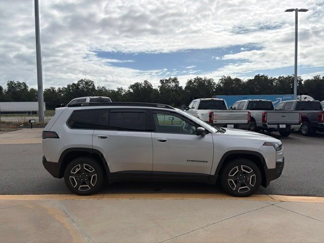 Used 2026 Jeep Cherokee Laredo AWD/4WD image 6