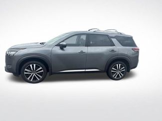 Used 2024 Nissan Pathfinder Platinum w/ Cargo Package AWD/4WD video 2