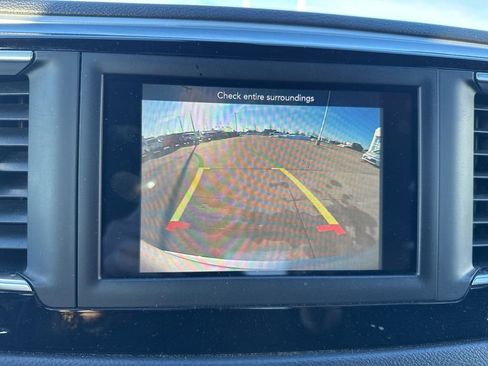 Used 2020 Chrysler Pacifica Touring w/ S Appearance Package image 16