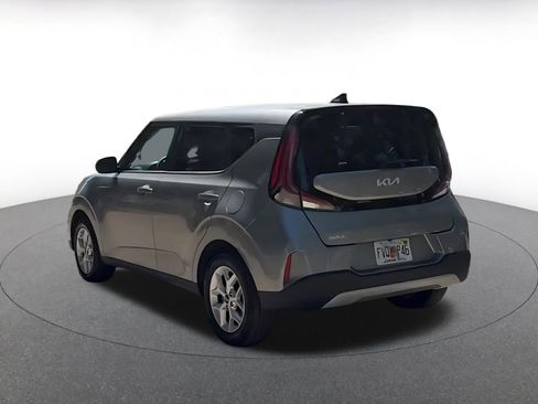 Used 2025 Kia Soul LX w/ LX Technology Package FWD image 11