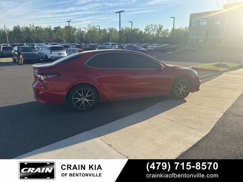 Used 2022 Toyota Camry SE image 19