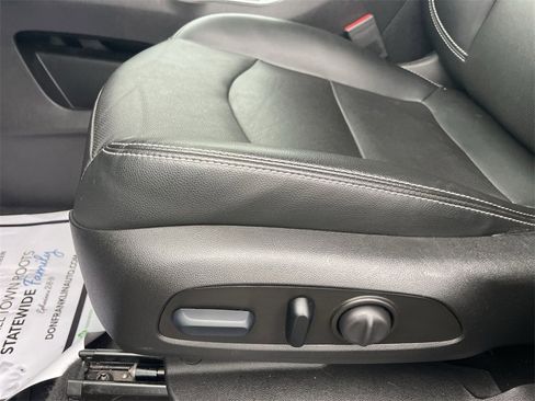 Used 2023 GMC Terrain SLT image 18