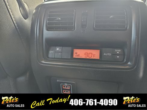 Used 2018 Nissan Pathfinder SV image 16