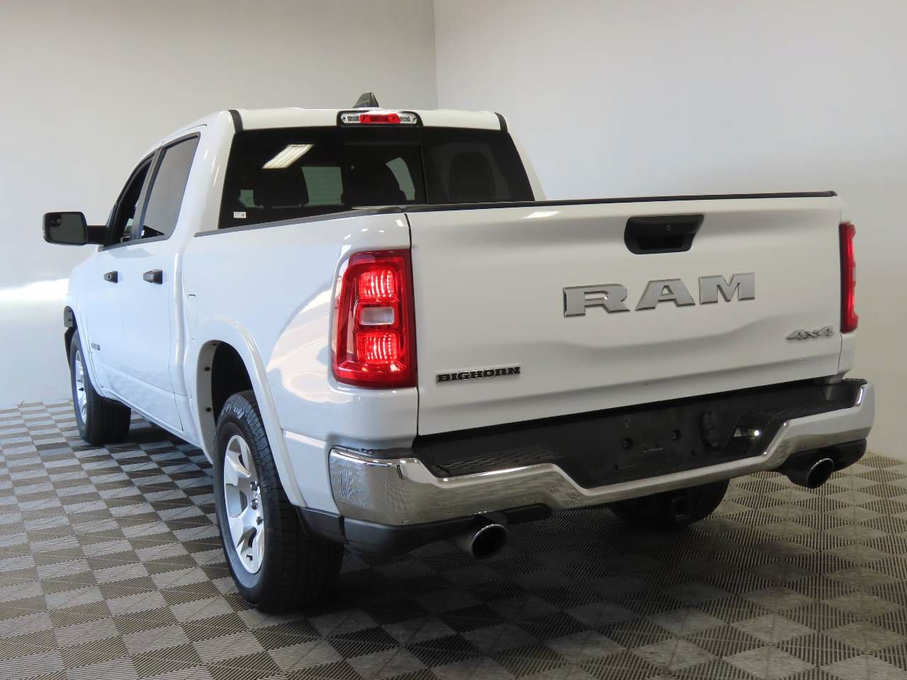Used 2025 RAM 1500 Big Horn AWD/4WD image 3