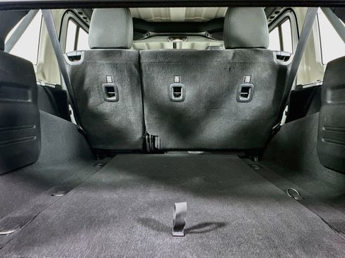Used 2018 Jeep Wrangler Unlimited Sport AWD/4WD image 27