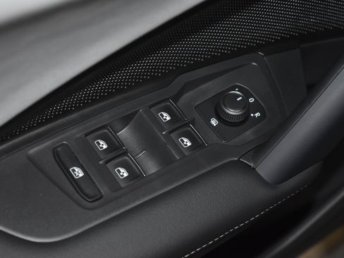New 2026 Volkswagen Tiguan SE R-Line AWD/4WD image 4