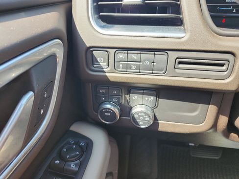 Certified 2023 GMC Yukon SLT w/ SLT Premium Package AWD/4WD image 22