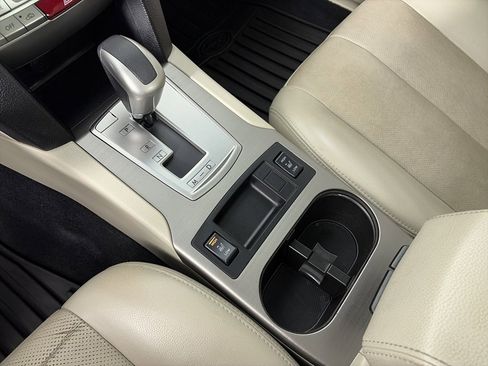 Used 2010 Subaru Outback 3.6R Limited image 22