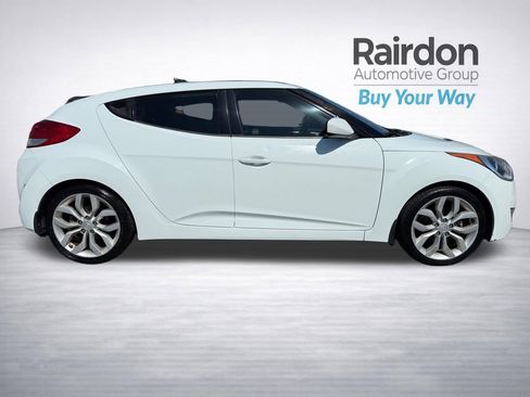 Used 2013 Hyundai Veloster w/ Style Pkg FWD image 9