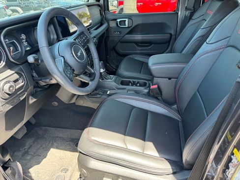 Used 2025 Jeep Wrangler Unlimited Rubicon AWD/4WD image 23