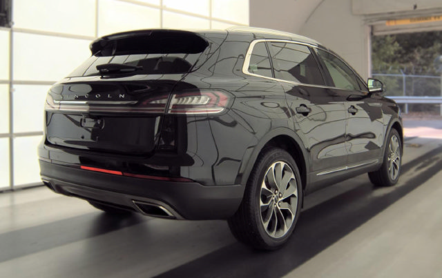 Used 2022 Lincoln Nautilus Reserve AWD/4WD image 3