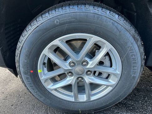 New 2025 Jeep Grand Cherokee L Laredo w/ Luxury Tech Group I image 10