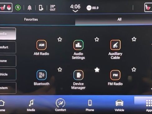 Used 2024 Chrysler Pacifica Touring-L image 23