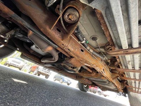 Used 2004 Chevrolet Avalanche Z71 w/ Preferred Equipment Group AWD/4WD image 12