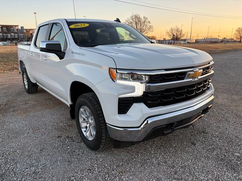 Used 2025 Chevrolet Silverado 1500 LT AWD/4WD image 3