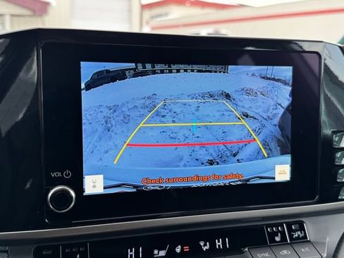 Used 2025 Toyota Camry SE w/ Convenience Package image 5